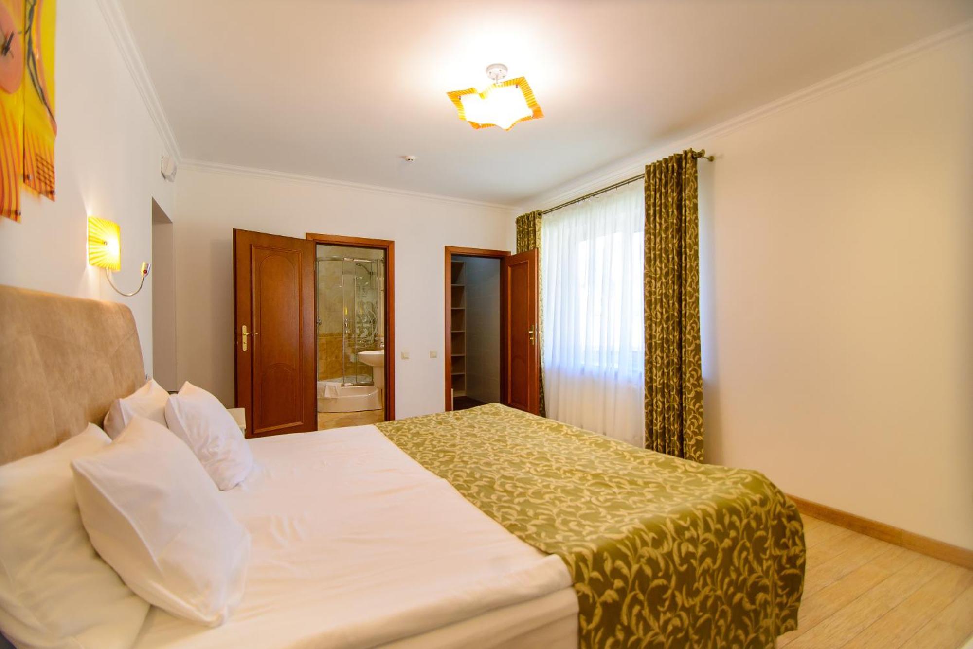 Dianna Hotel Skhidnytsia Exterior photo