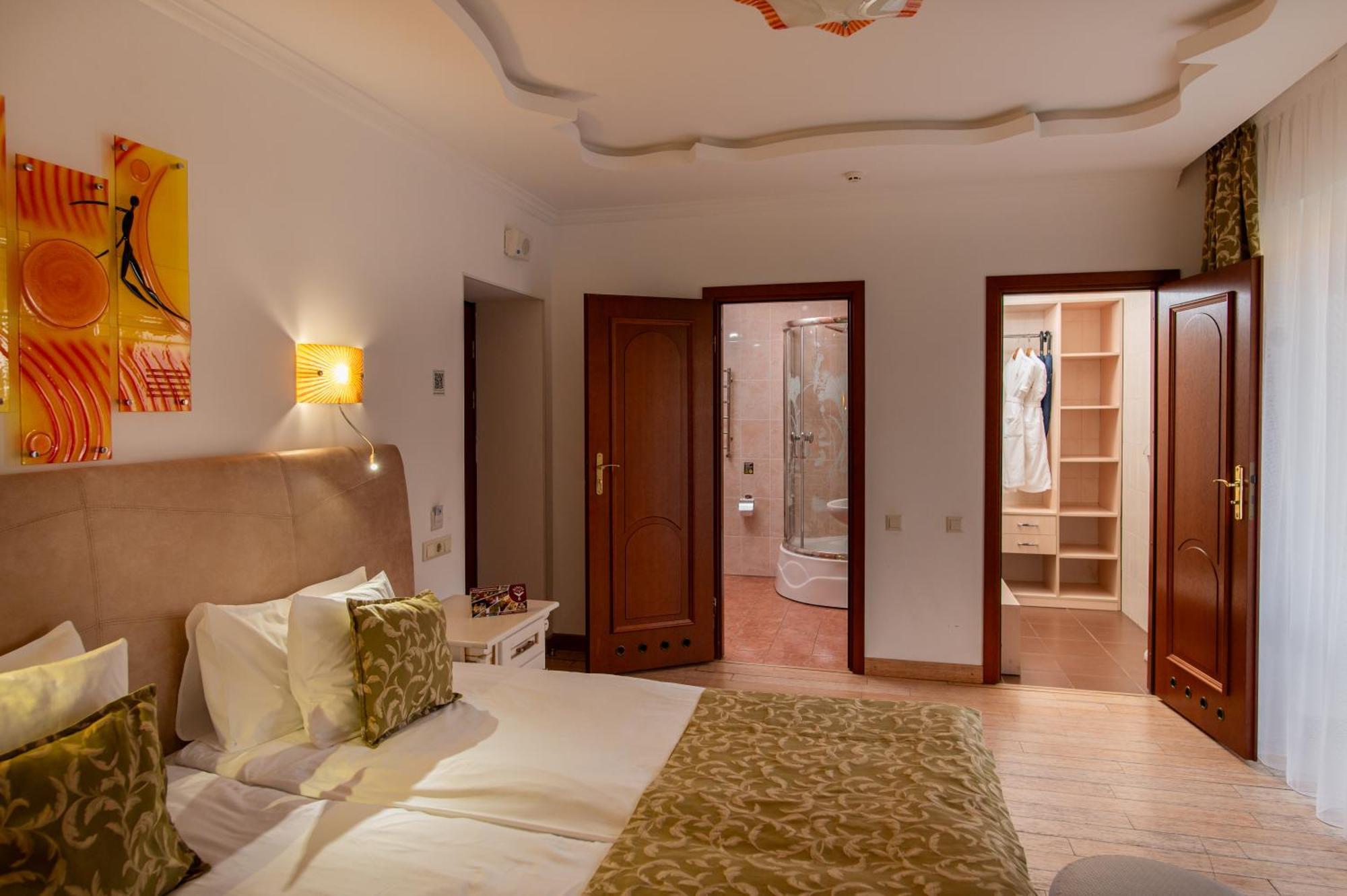 Dianna Hotel Skhidnytsia Exterior photo